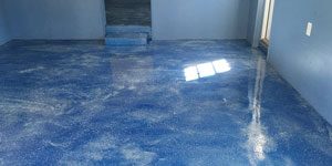 Bright and shiny blue marbled epoxy floor